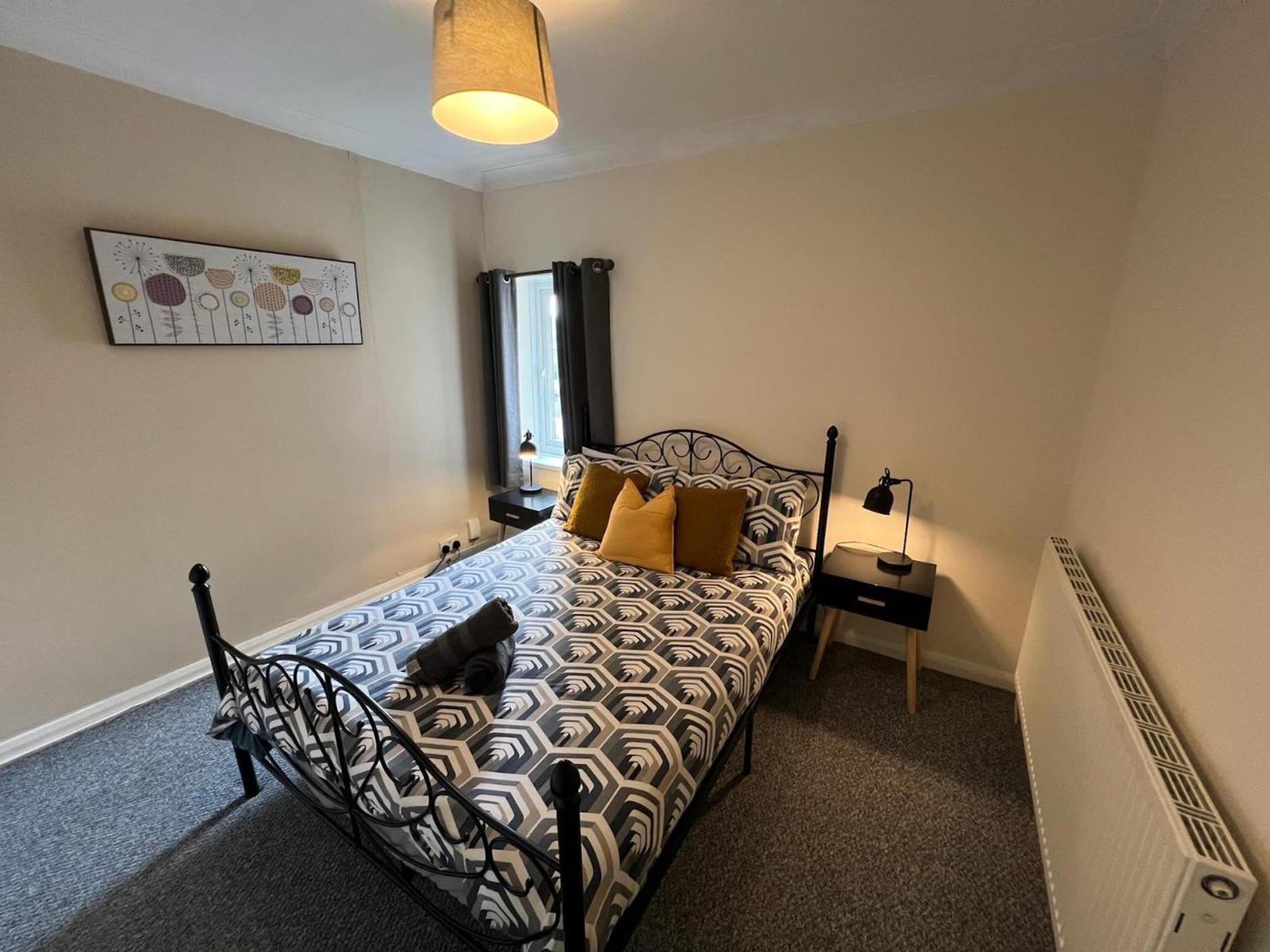 Great 4 Bedroom House - Great Location - Garden - Parking - Fast Wifi - Smart Tv - Newly Decorated - Sleeps Up To 8! Only 10 Mins Drive To Sandbanks Beach! Close To Poole & Bournemouth מראה חיצוני תמונה